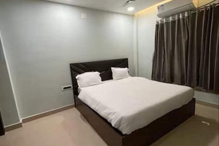 Room 4 of 10