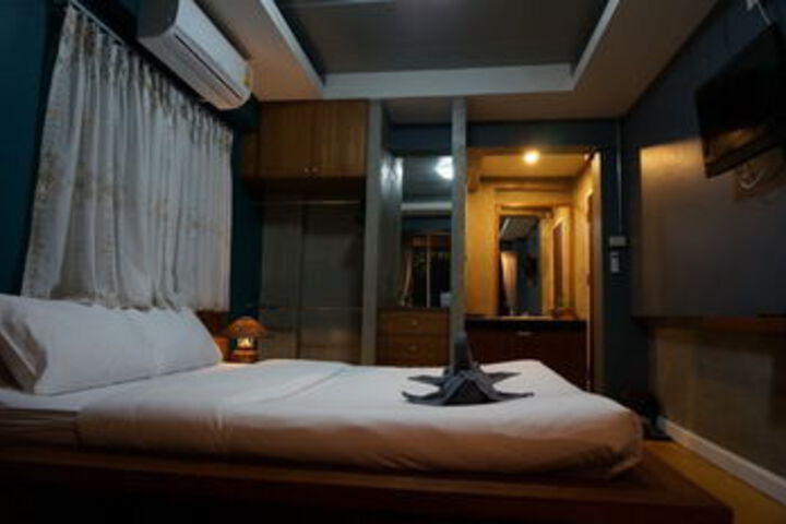 Room 14 of 38