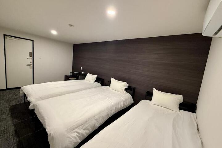 Room 8 of 14
