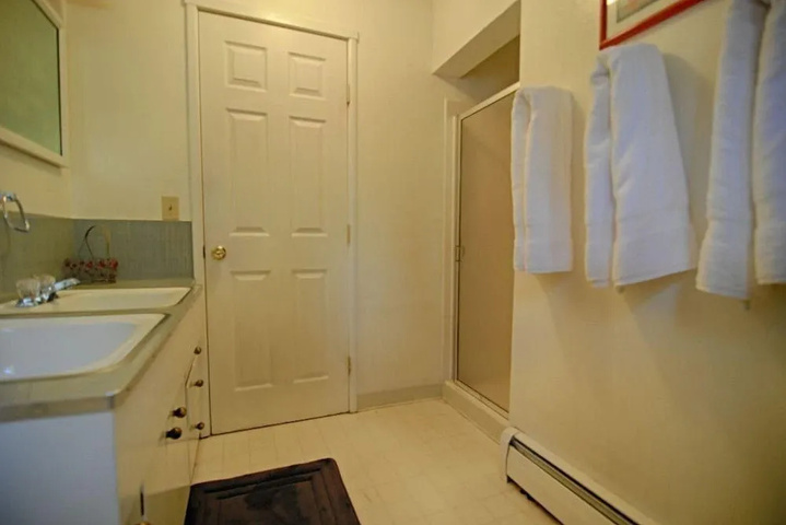 Room 9 of 12