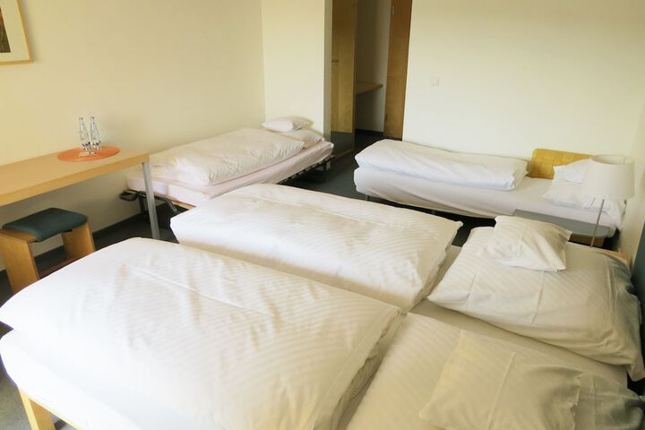 Room 8 of 40