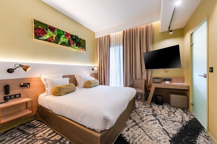 Room 5 of 43
