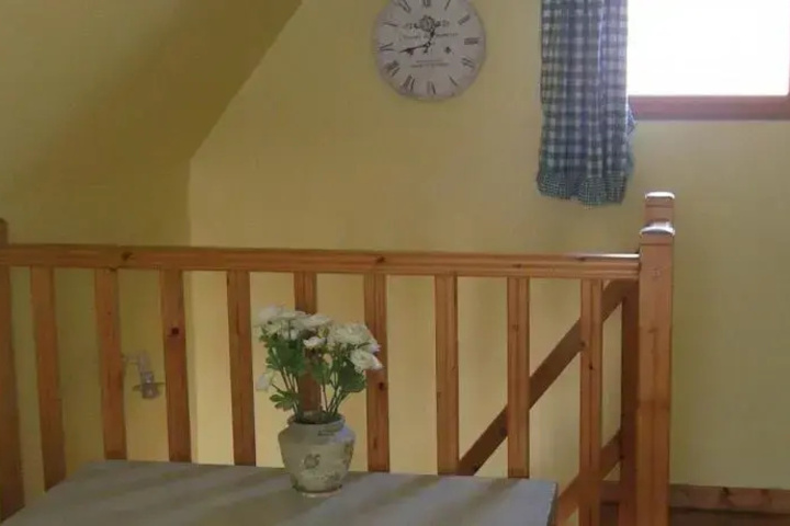 Room 6 of 8