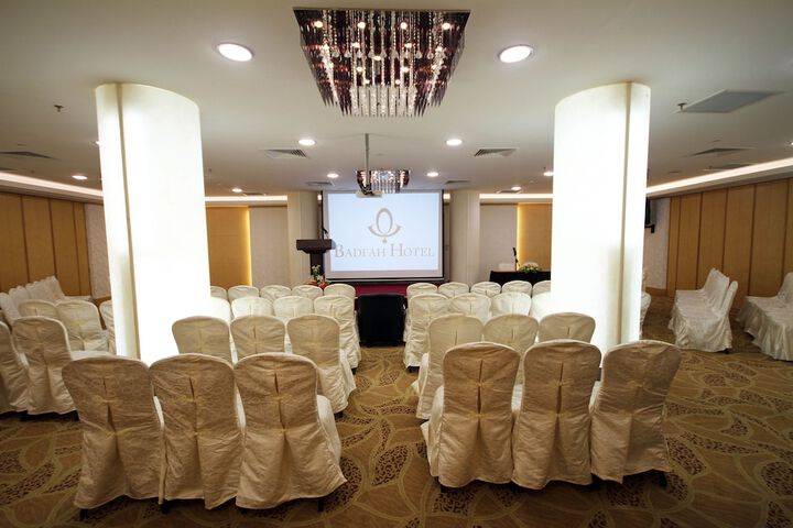 Ballroom/Hall 68 of 90