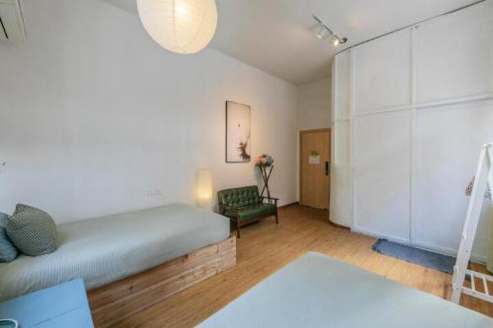 Room 3 of 3