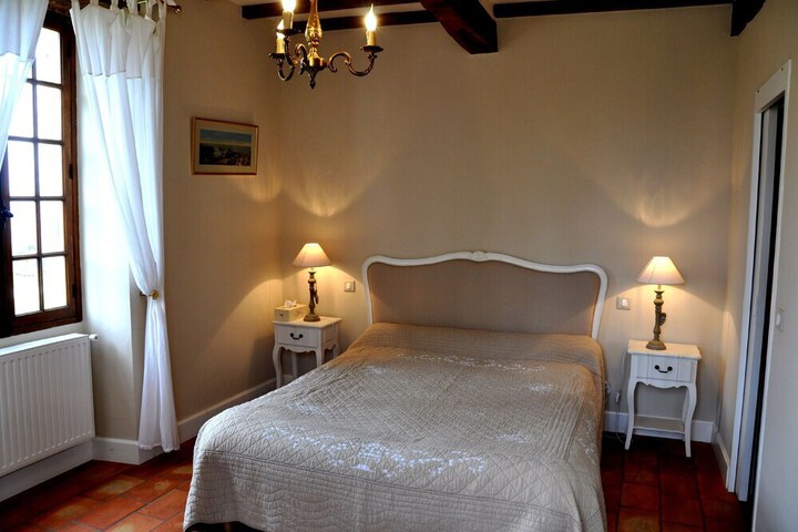Room 5 of 16