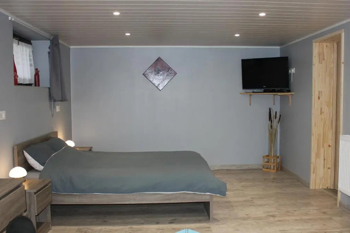 Room 5 of 11