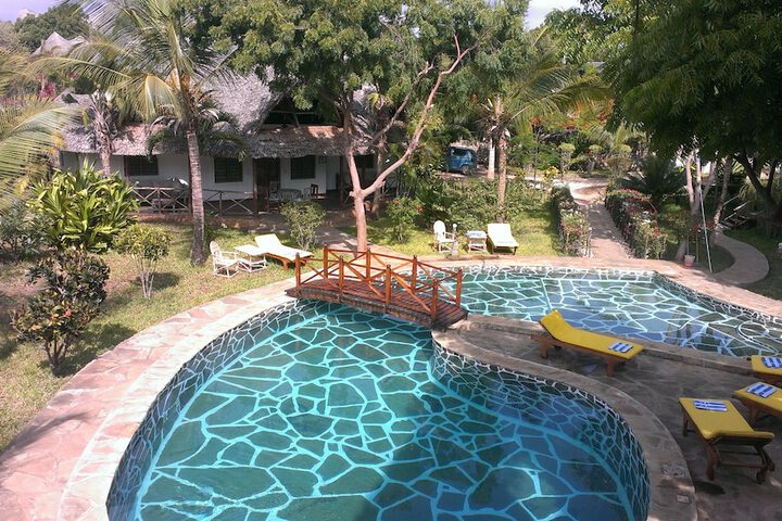 Hotel Pool