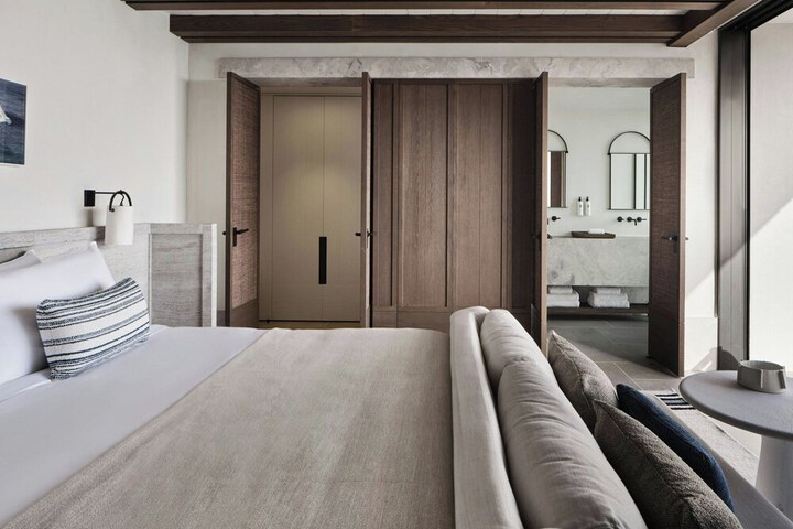 Room 43 of 190
