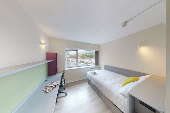 Room 14 of 37