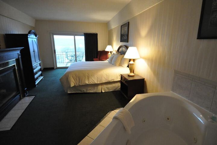 Room 17 of 34