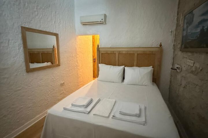 Room 11 of 31