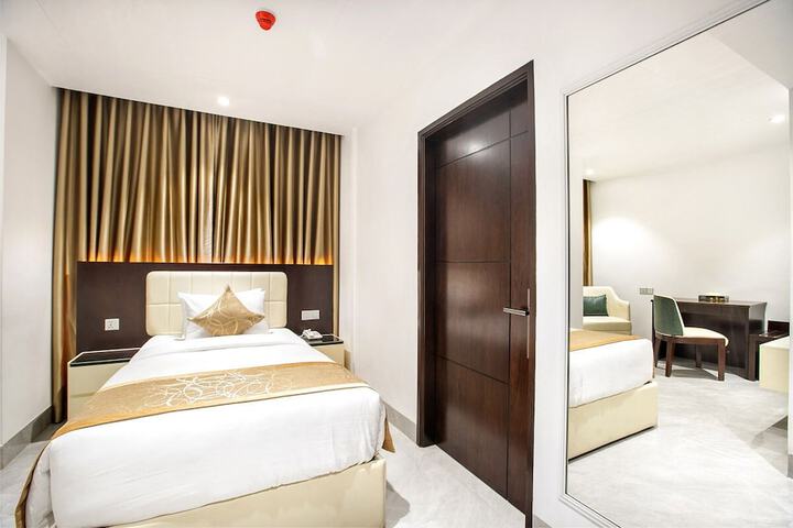 Room 12 of 20