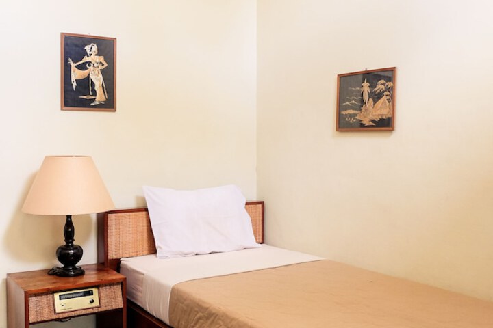 Room 8 of 84