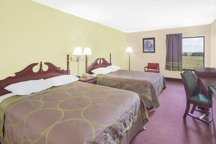 2 Queen Beds (1 of 5)