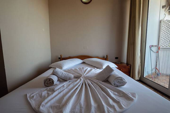 Room 32 of 178