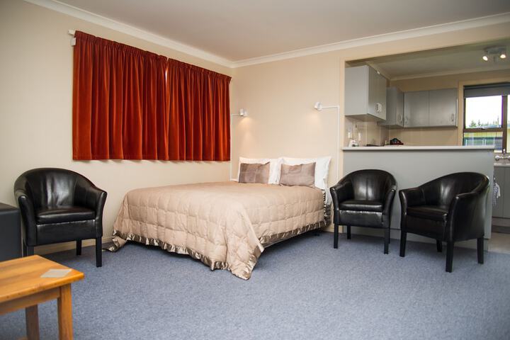 Room 5 of 32