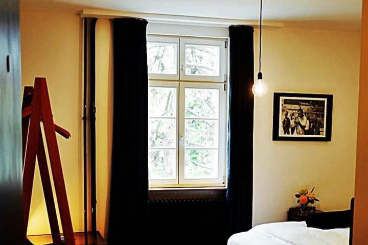 Room 37 of 79