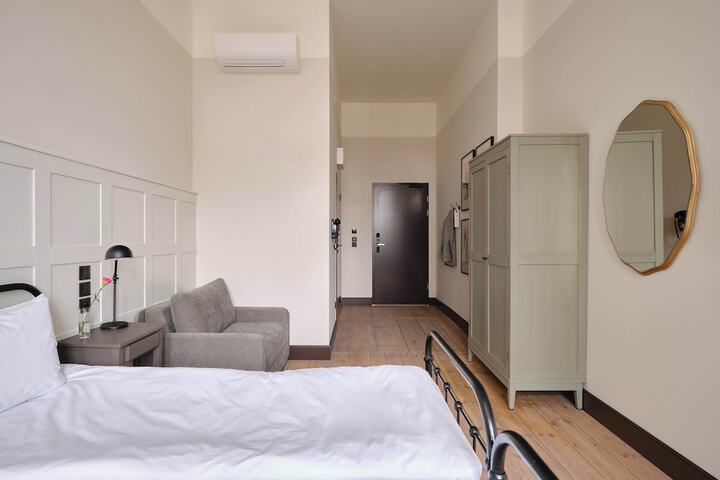 Room 7 of 46