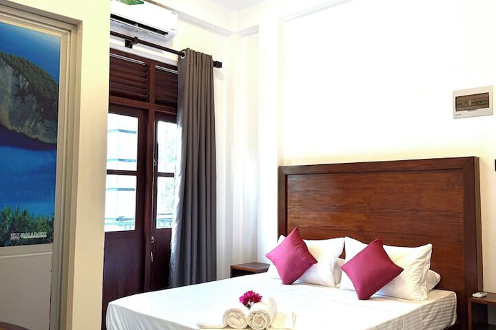 Room 5 of 28