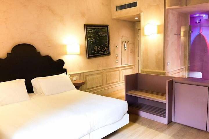 Room 19 of 71