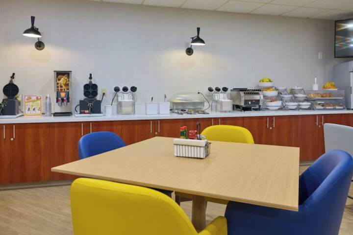 Breakfast/Coffee Service 26 of 30