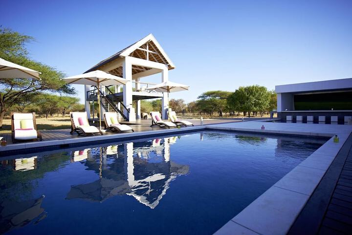 Hotel with Pool