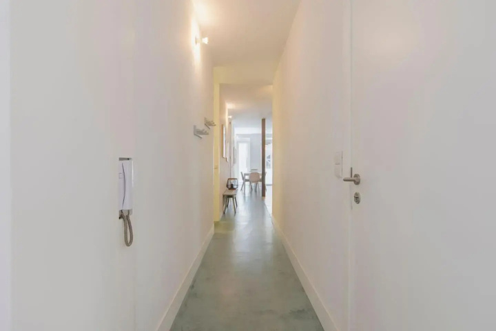Room 12 of 18