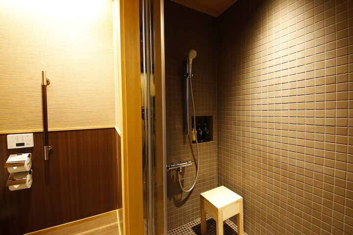 Room 16 of 36