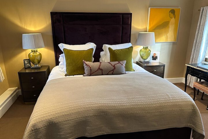 Room 4 of 28
