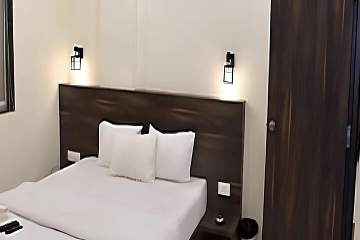 Room 6 of 7