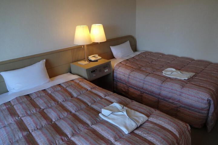 Room 9 of 39