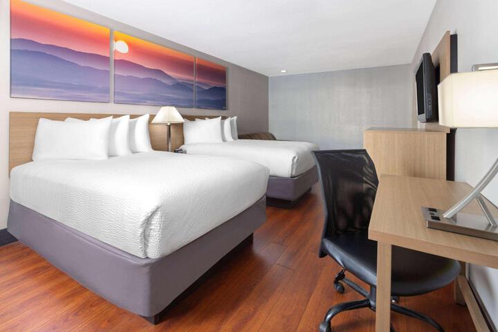 2 Double Beds (7 of 11)