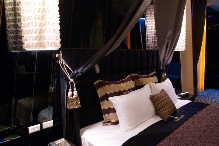 Room 5 of 100