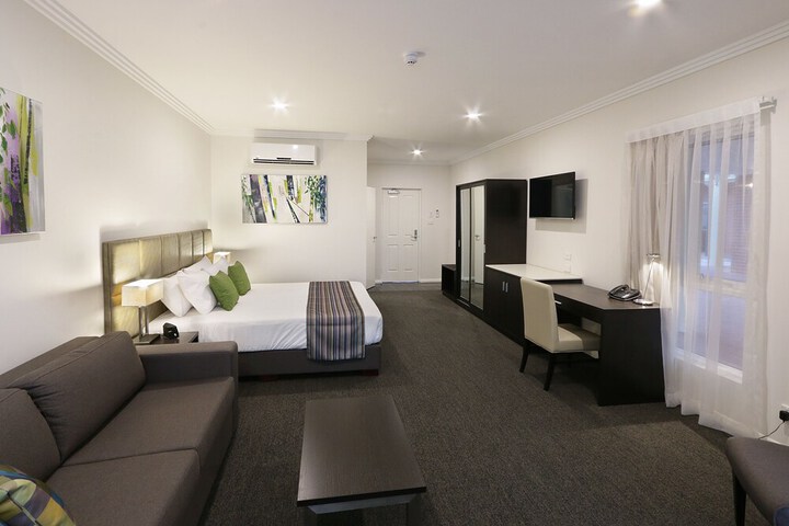 Room 4 of 68