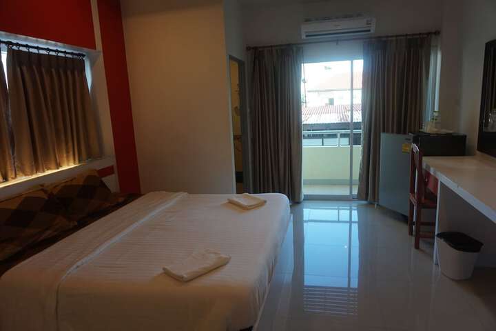 Room 9 of 29
