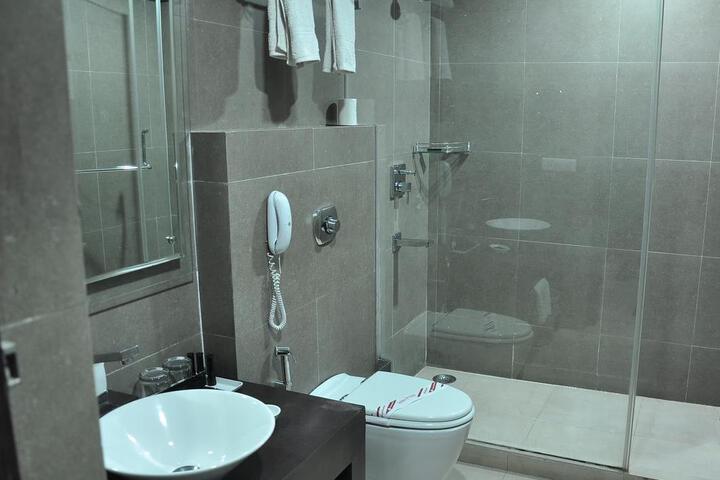 Room 2 of 5
