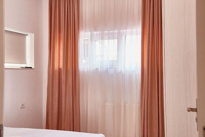 Room 7 of 230