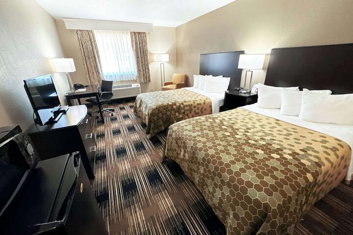 2 Double Beds (6 of 8)