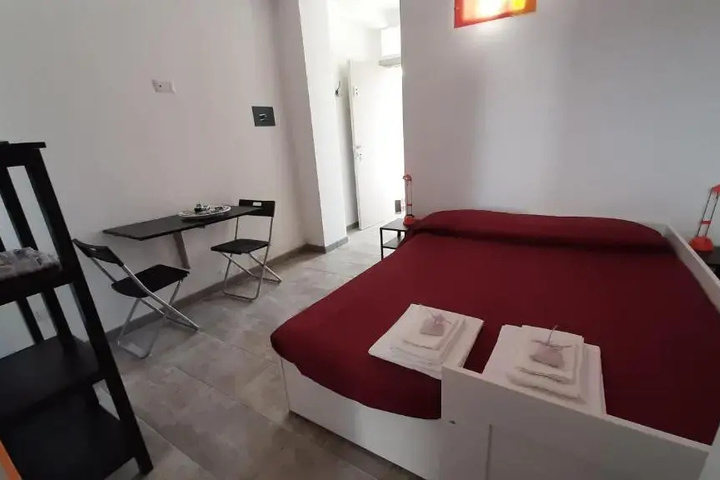 Room 4 of 11
