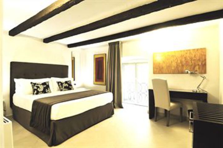 Room 14 of 28