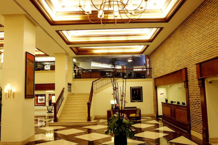 Hotel 2 of 124