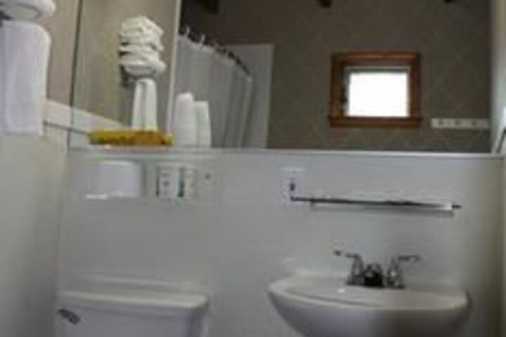 Room 3 of 102
