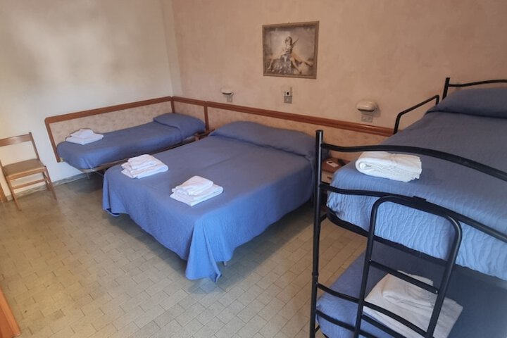 Room 2 of 28