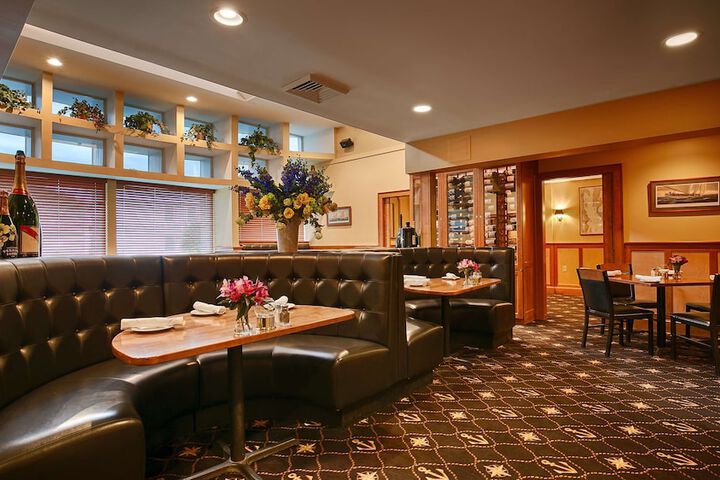 Dining 66 of 85