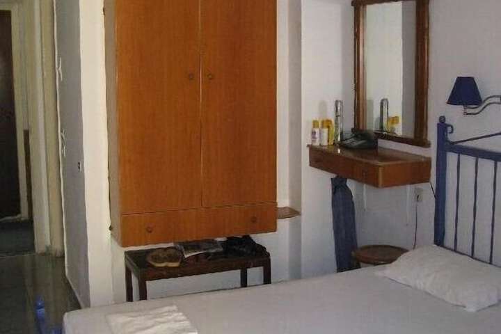 Room 4 of 13