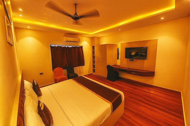 Room 6 of 25