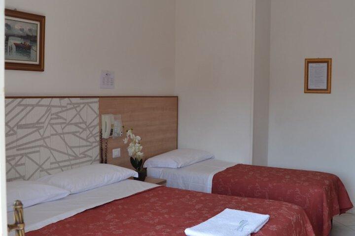 Room 12 of 33