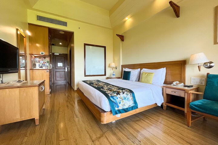 Room 10 of 31