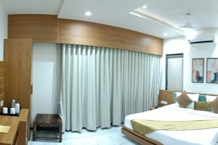 Room 7 of 14